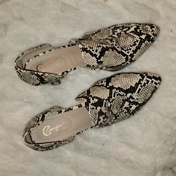 COMFORT SNAKESKIN cut out booties. - Picture 3 of 8